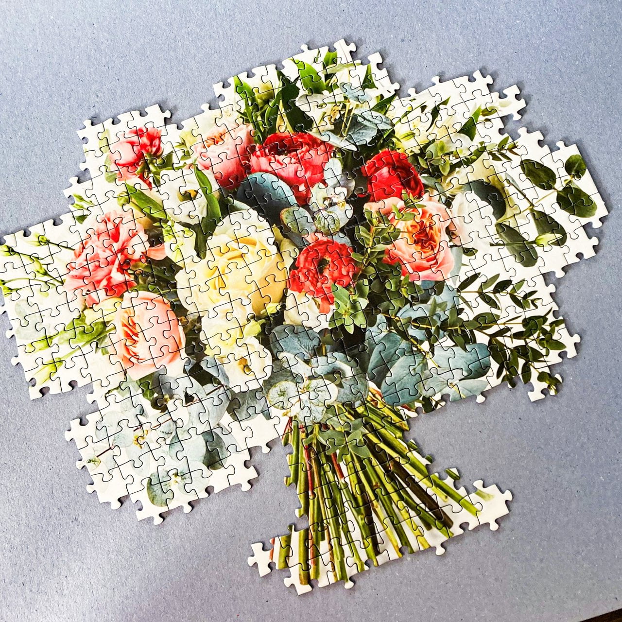 Ein Blumenstrauß zum Muttertag - ein Puzzlefragment aus den puzzleYOU Puzzle-Kollektionen